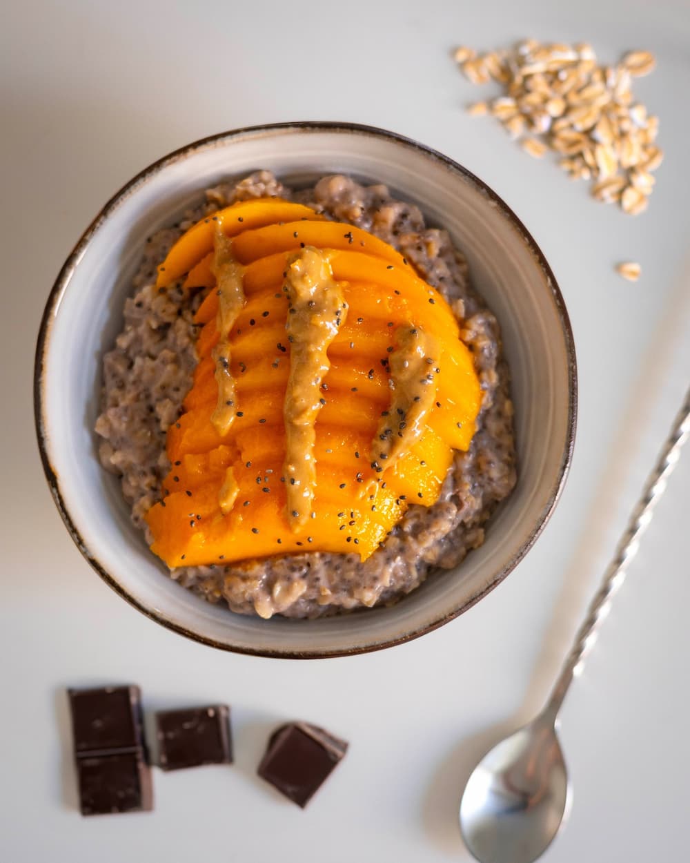 Proteinhaltiges Porridge mit Schokolade